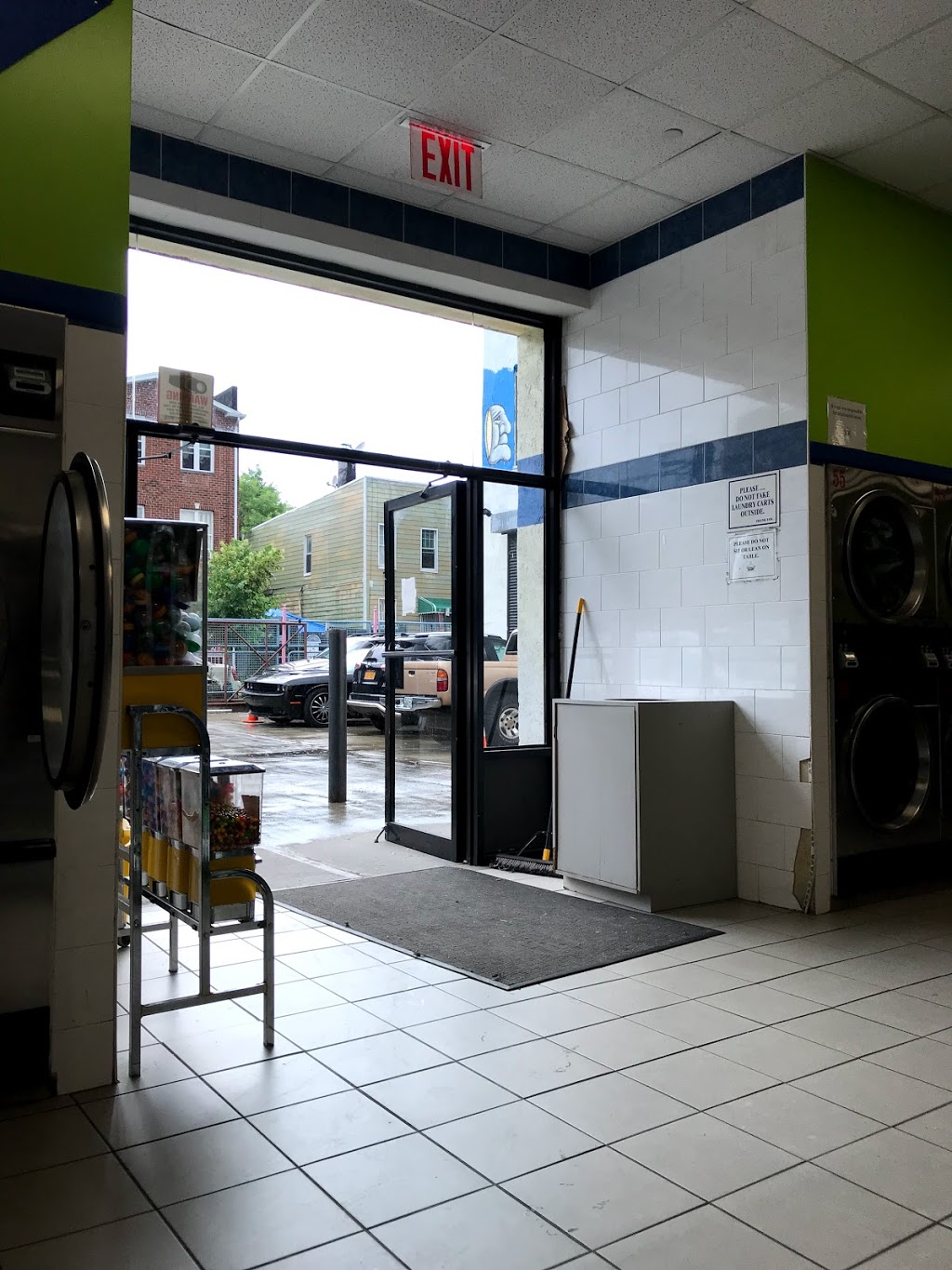 Bright Mart Laundry | 1065 Broadway, Brooklyn, NY 11221, USA | Phone: (347) 678-1148