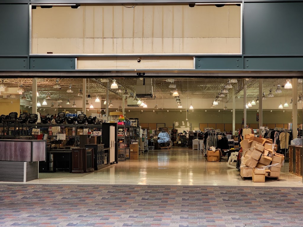 Washington Square Mall, Indianapolis, IN (41), Looking into…