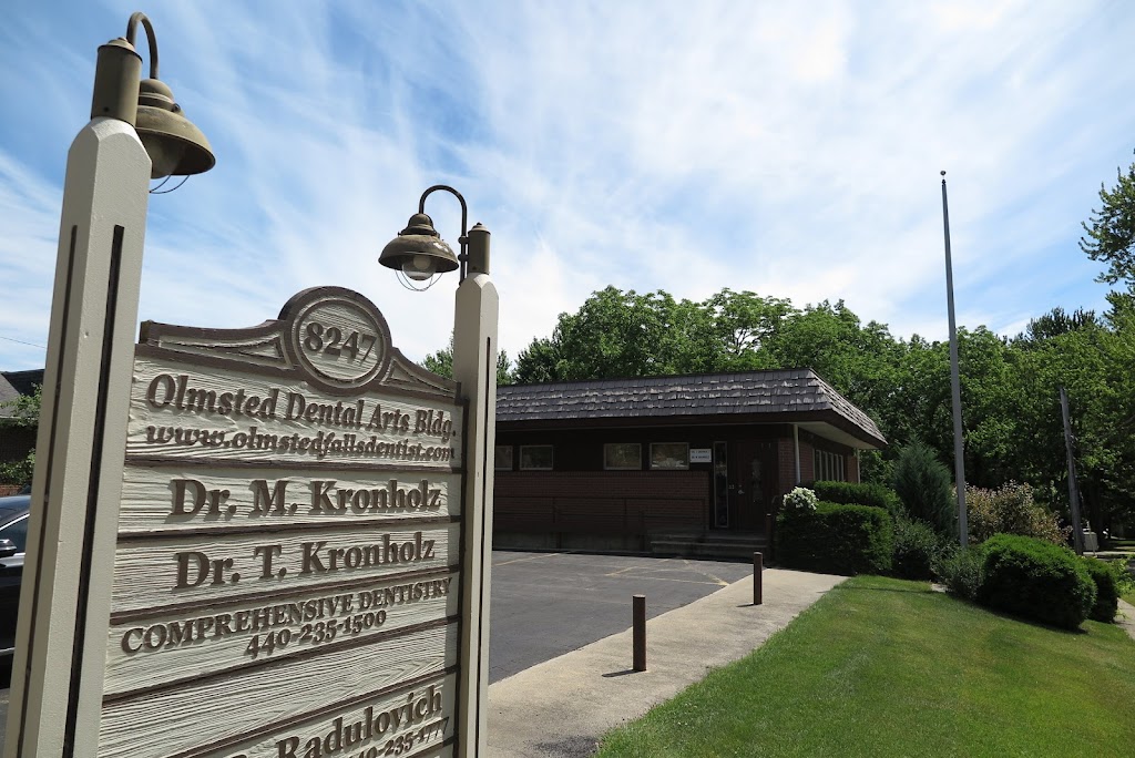 Melissa A Kronholz DDS INC: Thomas J Kronholz DDS | 8247 Columbia Rd #2200, Cleveland, OH 44138, USA | Phone: (440) 235-1500