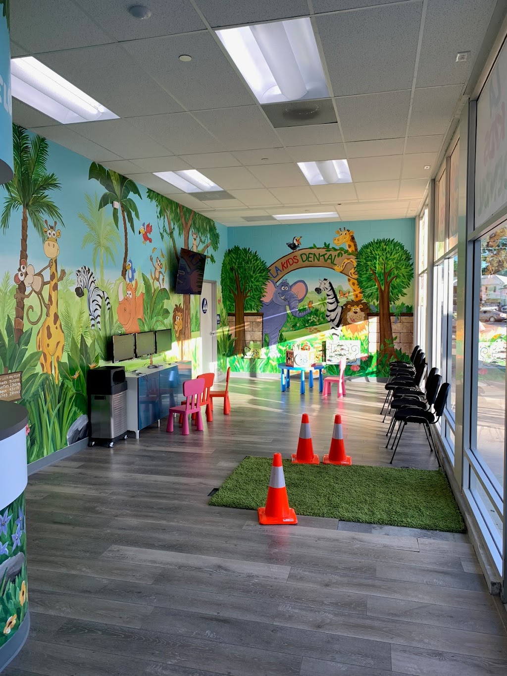 LA Kids Dental | 10835 Oxnard St, North Hollywood, CA 91606, USA | Phone: (818) 945-9458