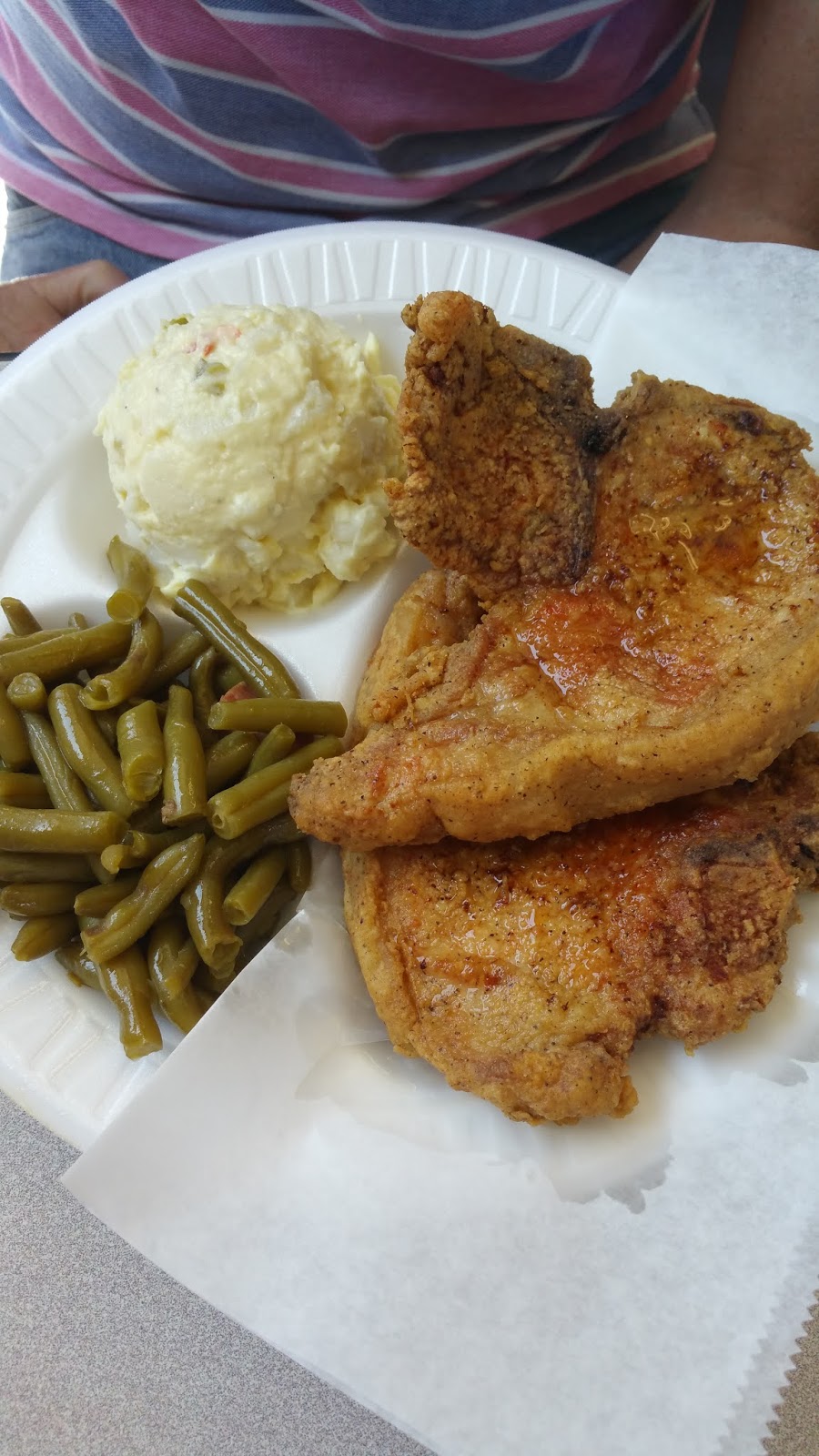 White Swan Bar B Que & Fried | 3655 Wilsons Mills Rd, Smithfield, NC 27577, USA | Phone: (919) 989-6500