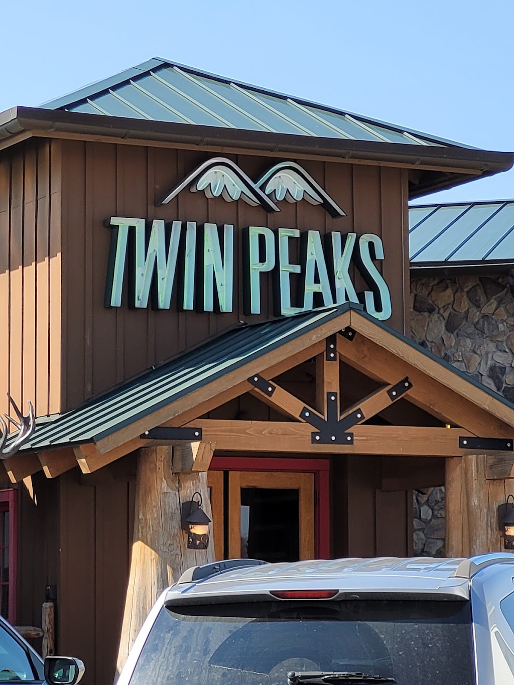 Twin Peaks Maplewood | 2351 Maplewood Commons Dr, St. Louis, MO 63143, USA | Phone: (314) 644-7757