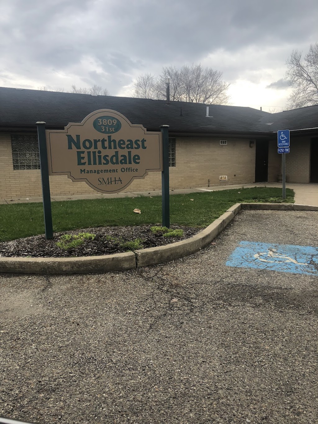 Ellisdale Management Office | 3809 31st St NE, Canton, OH 44705, USA | Phone: (330) 580-9020