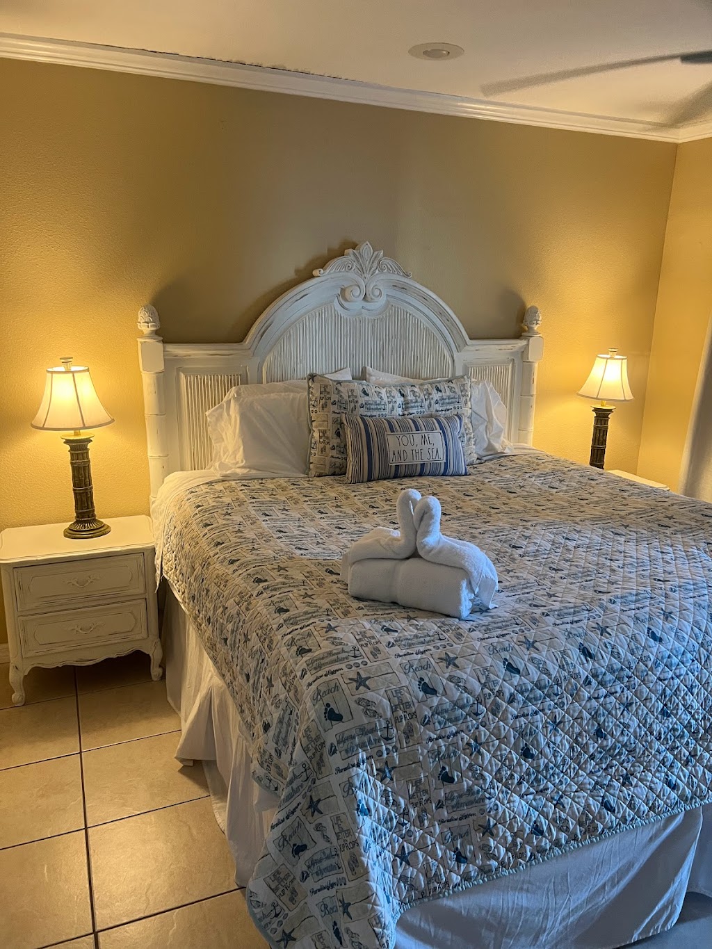 Enchanted Inn & Beachside Cottages | 607 Bay Esplanade, Clearwater Beach, FL 33767, USA | Phone: (727) 449-9039