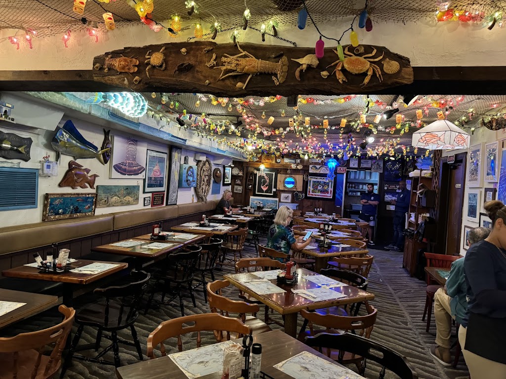 The Fish House | 102401 Overseas Hwy, Key Largo, FL 33037, USA | Phone: (305) 451-4665