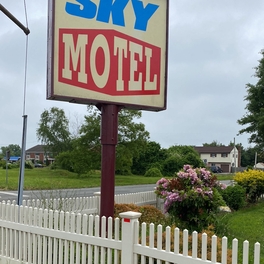 Sky Motel | 125 3rd Ave, Lindenhurst, NY 11757, USA | Phone: (631) 957-3500