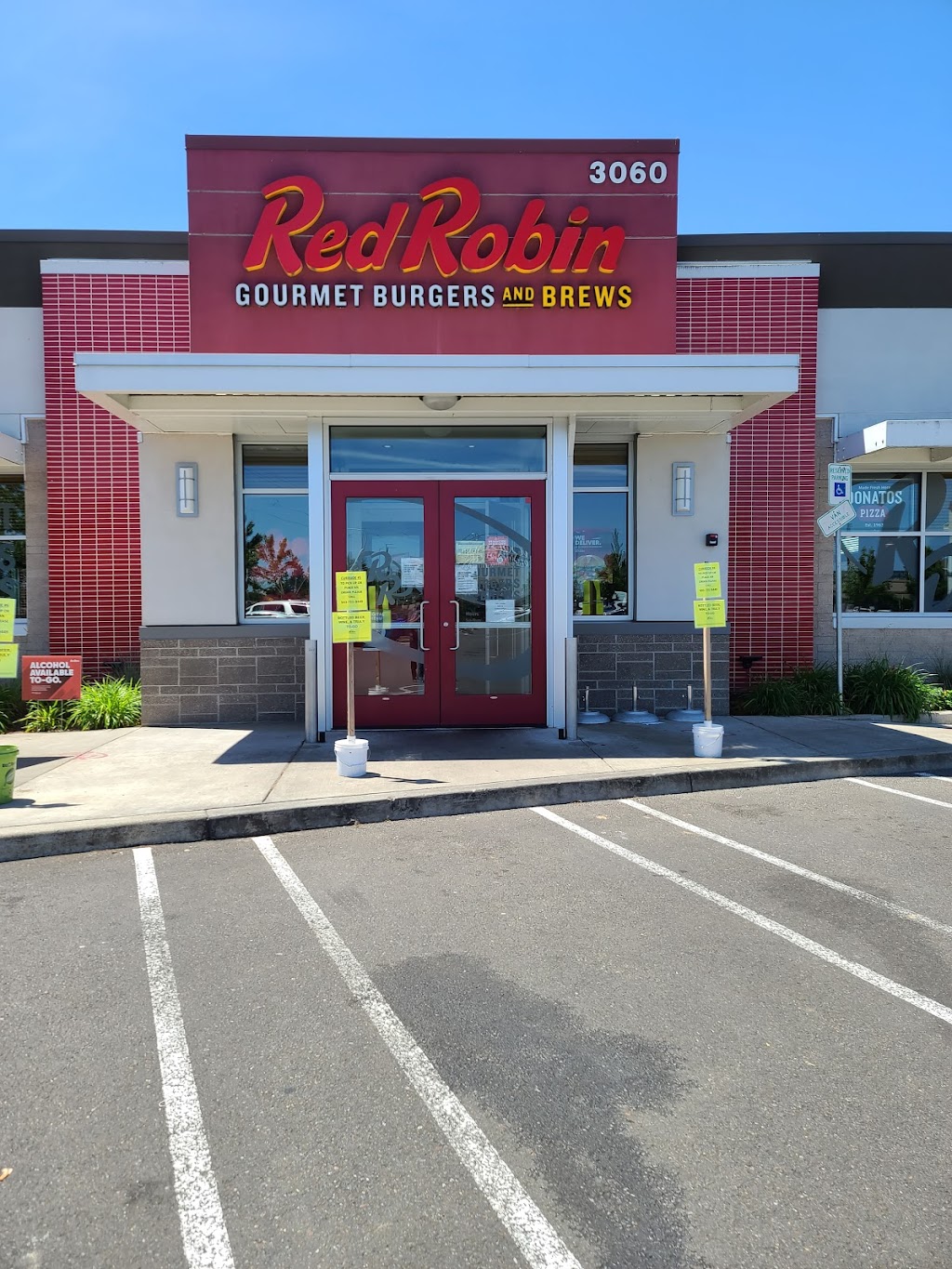Red Robin Gourmet Burgers and Brews | 3060 Sprague Ln, Woodburn, OR 97062, USA | Phone: (503) 980-1598
