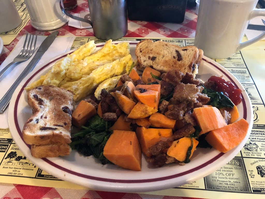 Maries Family Diner | 13193 Broadway, Alden, NY 14004, USA | Phone: (716) 937-4151