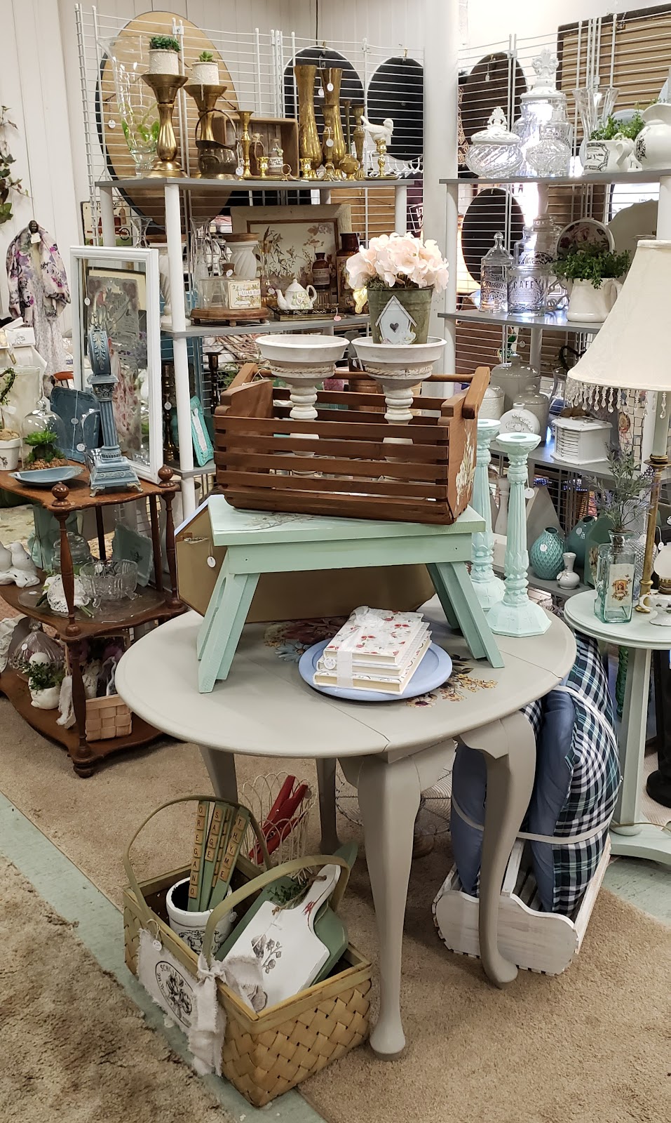 Boardwalk Thrift | 1501 Aster Ave, Akron, OH 44301, USA | Phone: (330) 835-7570