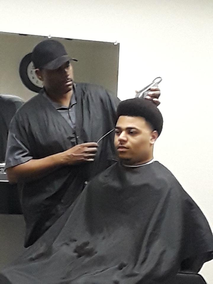 JLJR Unique Barbershop | 830 E 14th St, San Leandro, CA 94577, USA | Phone: (415) 917-0428