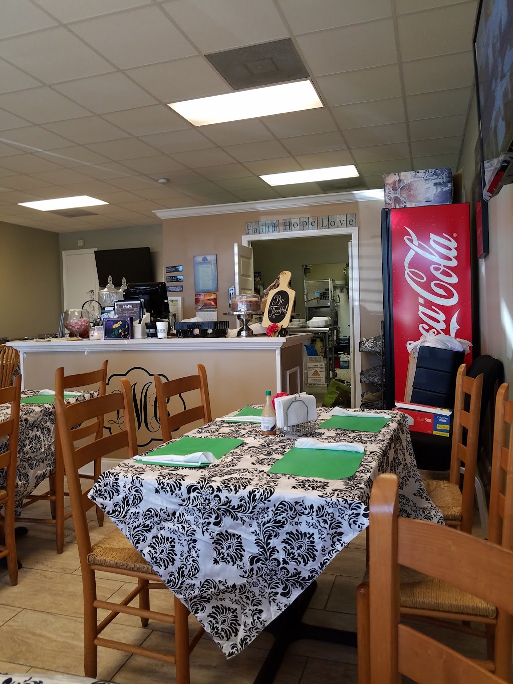 Minnies Daughter Catering and Cafe - restaurant  | Photo 1 of 10 | Address: 3991 Pontchartrain Dr, Slidell, LA 70458, USA | Phone: (985) 326-8189