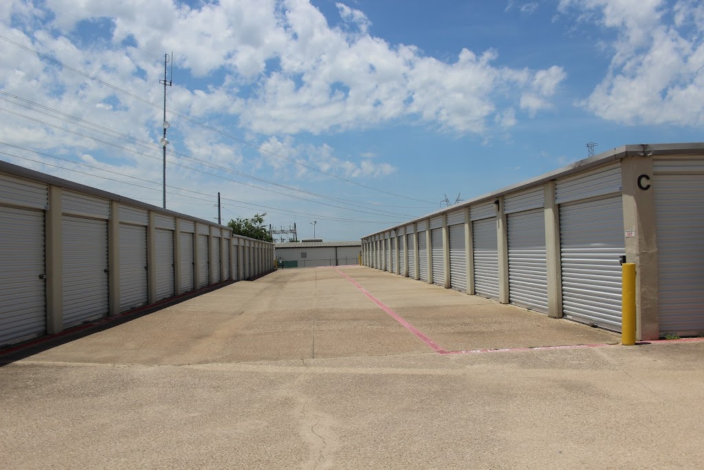 Lone Star Self-Storage | 1950 Archer Way, Lewisville, TX 75077, USA | Phone: (972) 318-5149