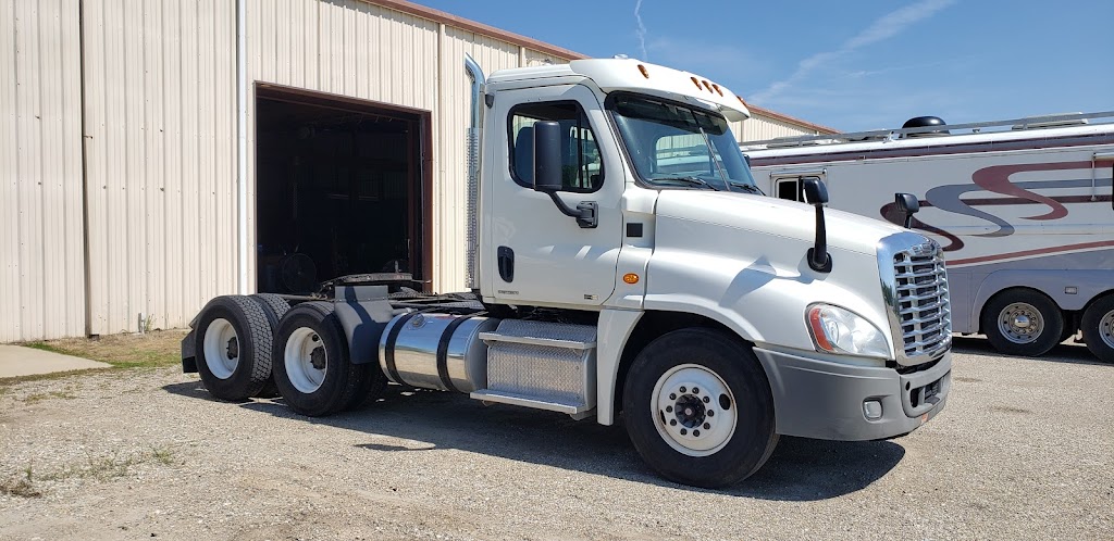 Midwest Trucks and Equipment | 6975 Brookville Salem Rd, Brookville, OH 45309, USA | Phone: (937) 833-9977