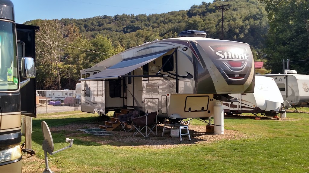 Smiths Landing Campground | 163 Ferry Rd, Chester, WV 26034, USA | Phone: (304) 552-2918