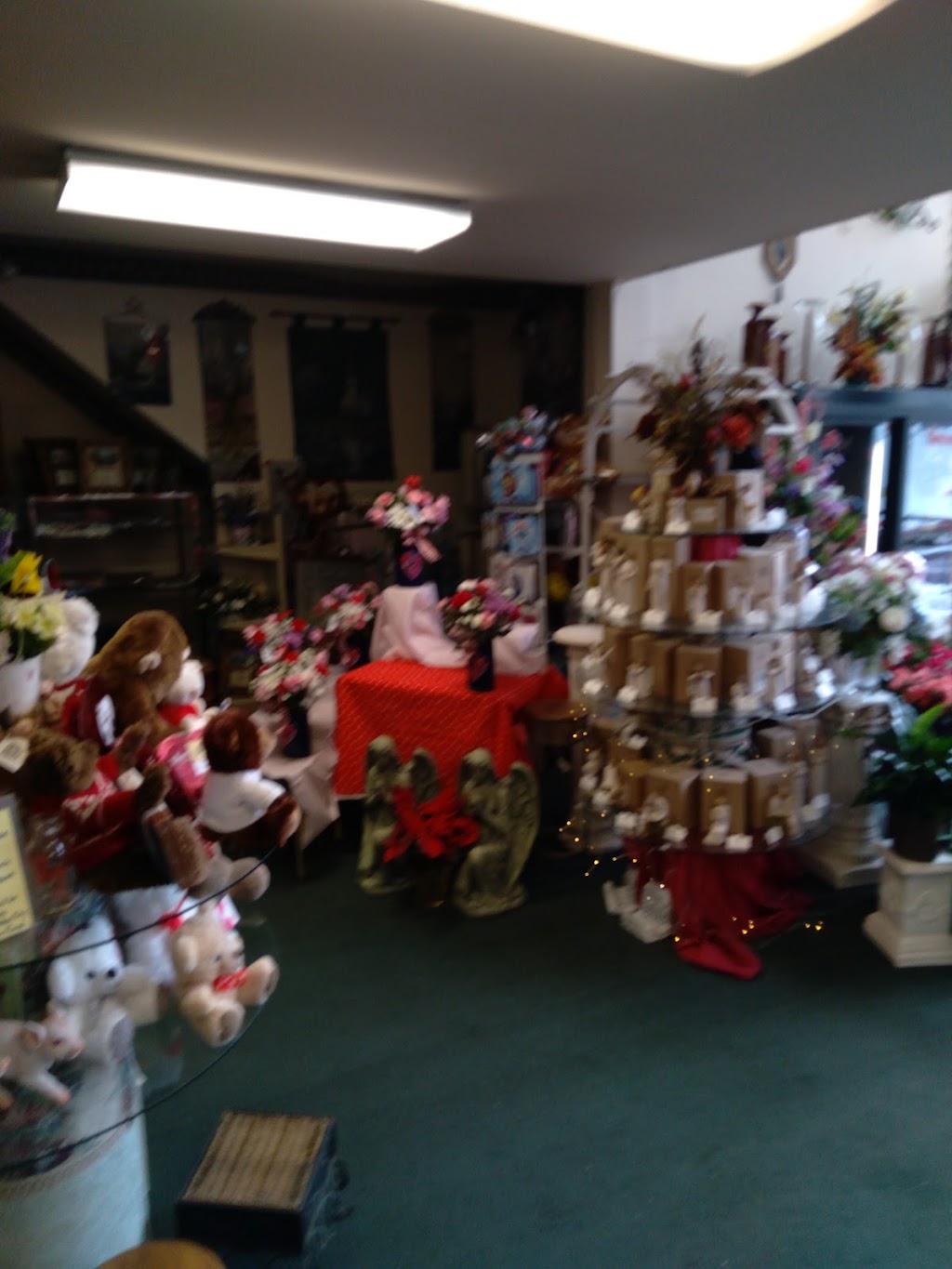 Roses & Rainbows Flowers Gifts | 118 W Main St, Cambridge City, IN 47327, USA | Phone: (765) 478-5352