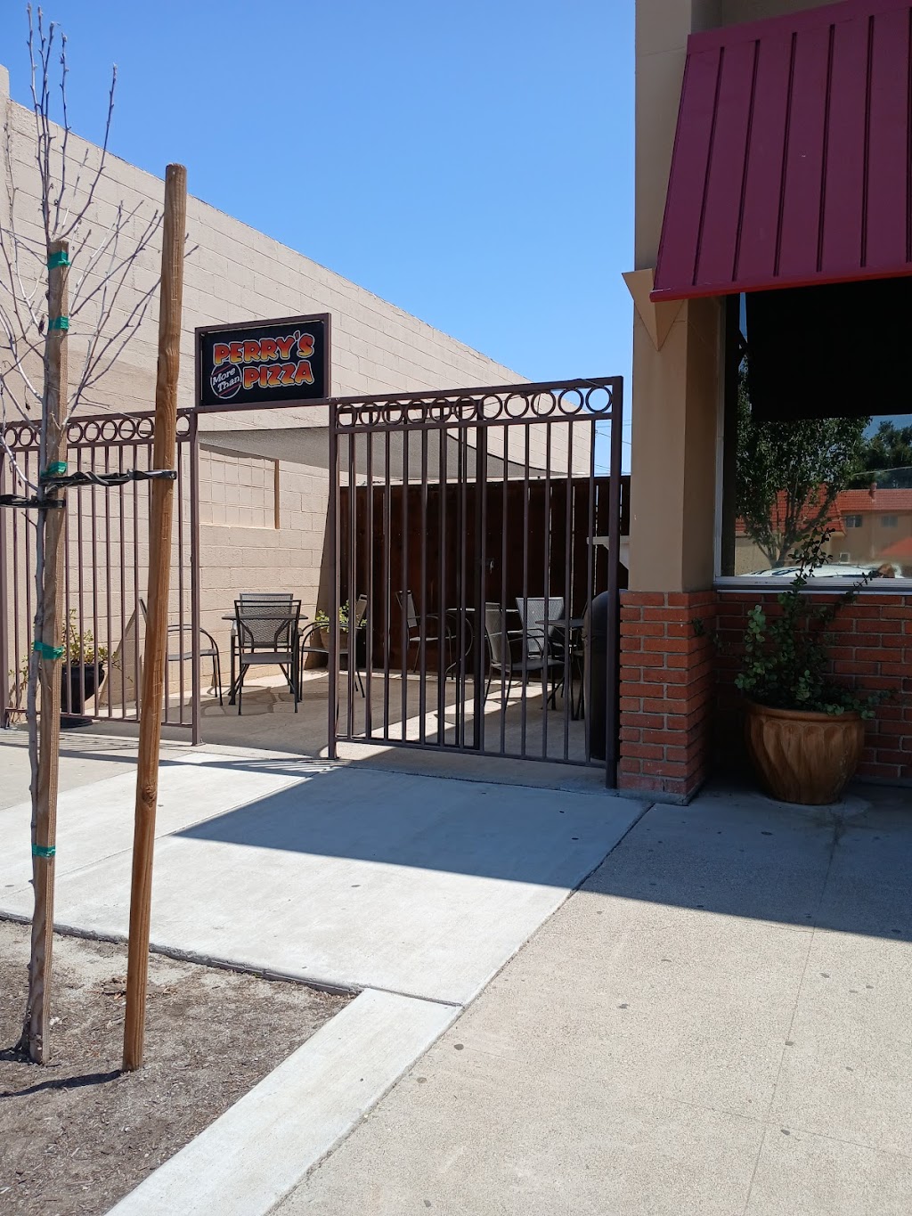 Perrys More Than Pizza | 292 5th St, Gustine, CA 95322, USA | Phone: (209) 854-2612