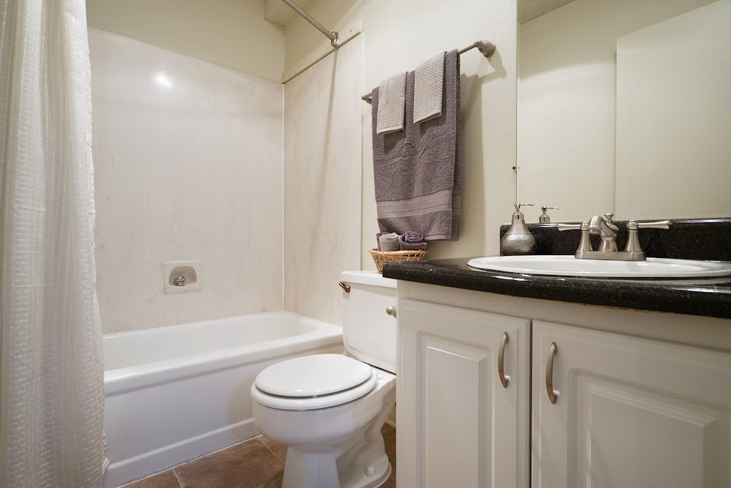 Ole London Towne Apartments | 1680 ONeal Ln, Baton Rouge, LA 70816, USA | Phone: (225) 341-4777
