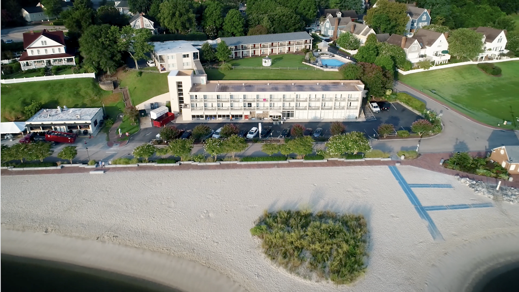 Yorktown Beach Hotel | 508 Water St, Yorktown, VA 23690 | Phone: (757) 898-3232