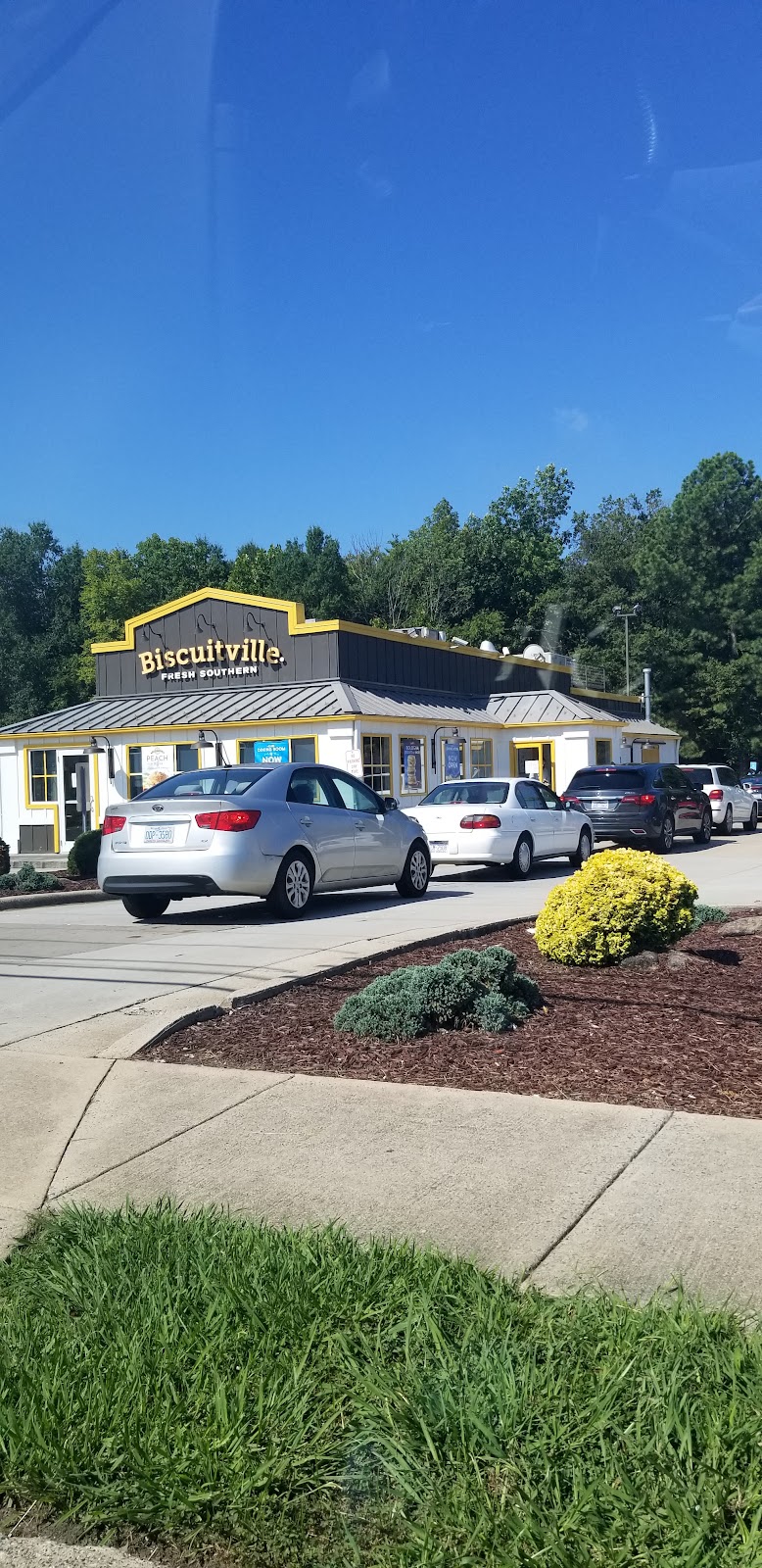 Biscuitville | 2336 Randleman Rd, Greensboro, NC 27406, USA | Phone: (336) 273-8025