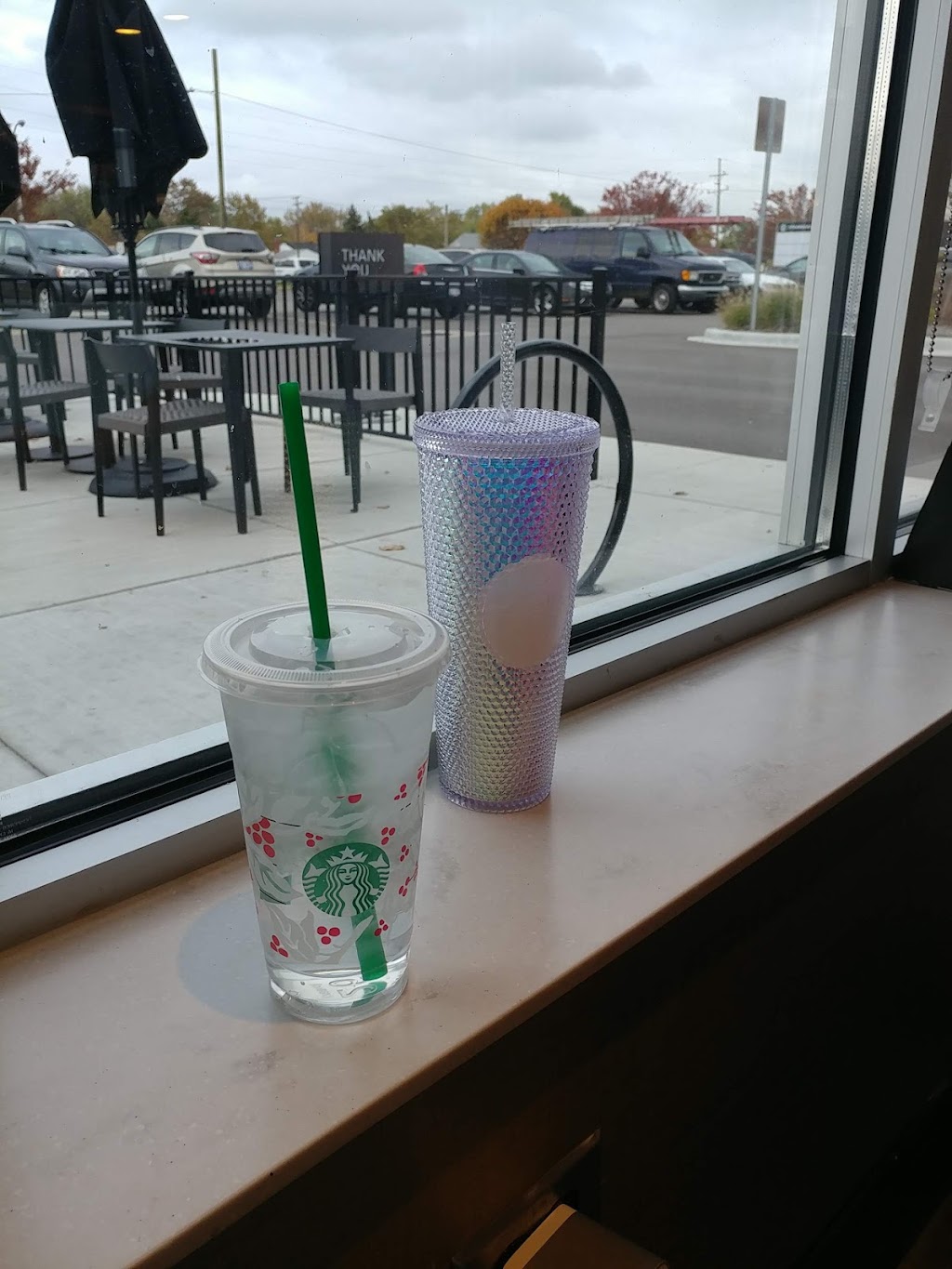 Starbucks | 17056 Fort St, Riverview, MI 48193, USA | Phone: (734) 284-0796