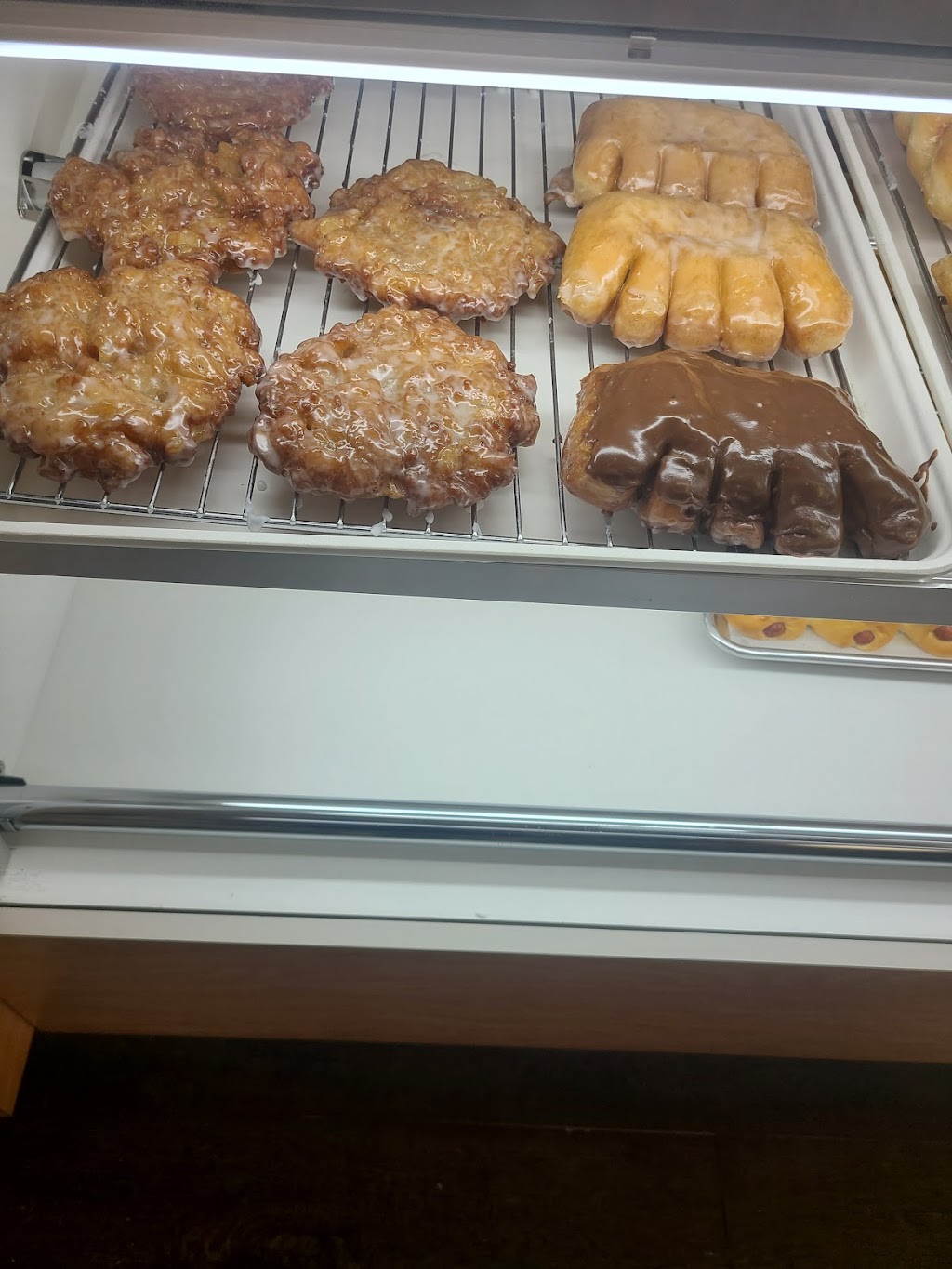 Snowflake Donuts | 717 N Holland Rd #130, Mansfield, TX 76063, USA | Phone: (817) 225-2151