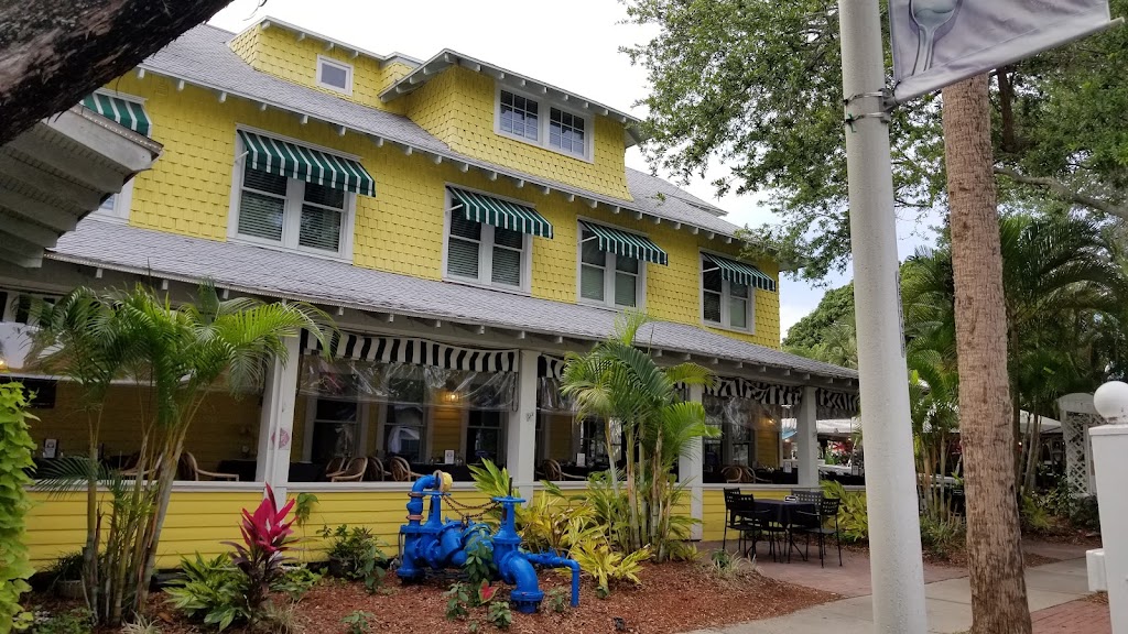 Historic Peninsula Inn | 2937 Beach Blvd S, Gulfport, FL 33707, USA | Phone: (727) 346-9800