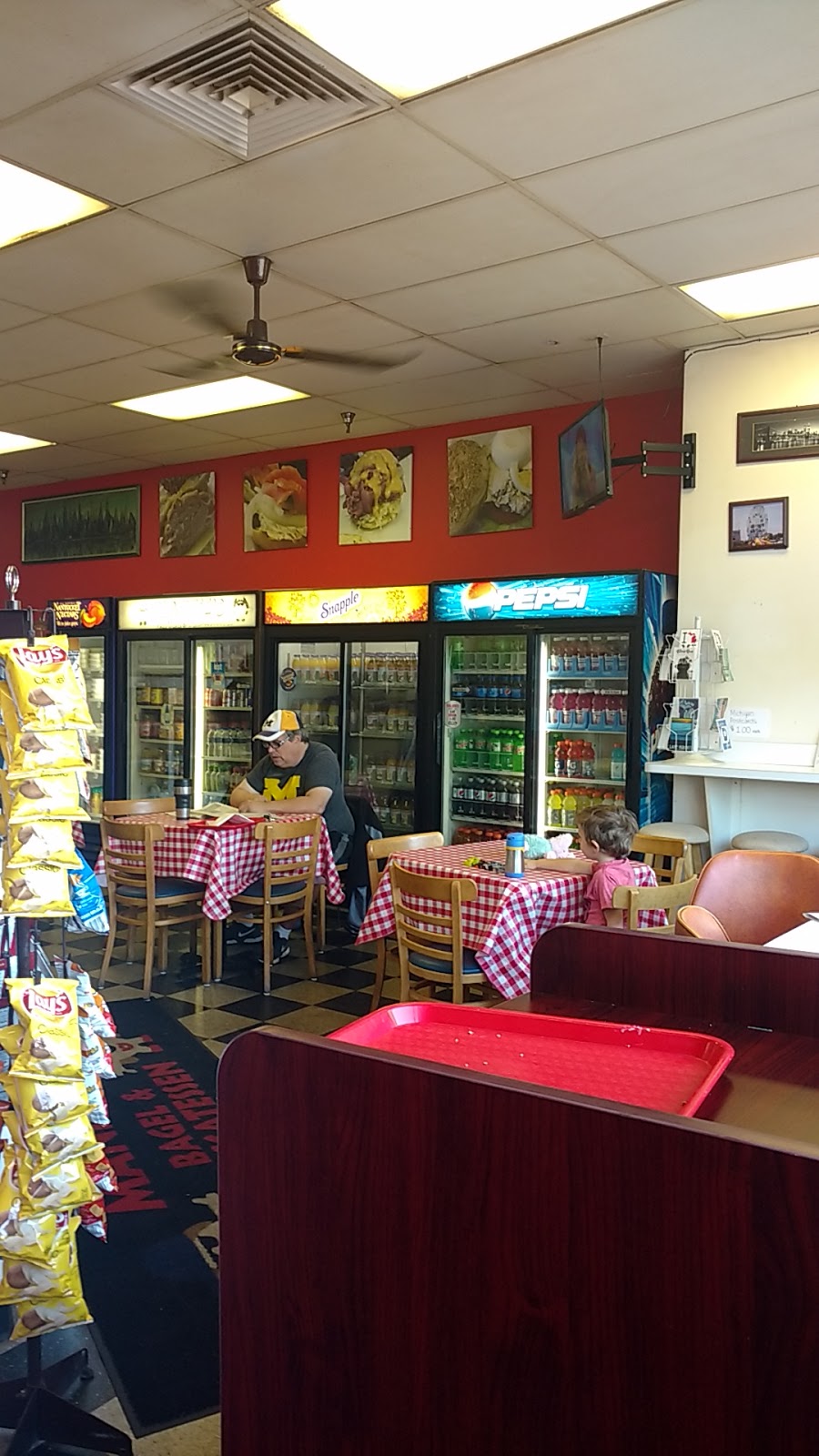 Mannies Bagel & Delicatessen LLC | 205 N Park Blvd, Lake Orion, MI 48362 | Phone: (248) 814-0419