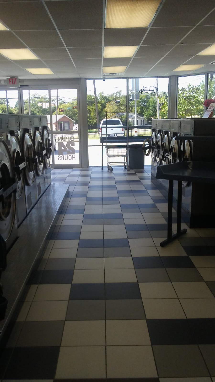 Roys Wash And Dry | 1121 E McKinney St, Denton, TX 76209 | Phone: (940) 627-6362