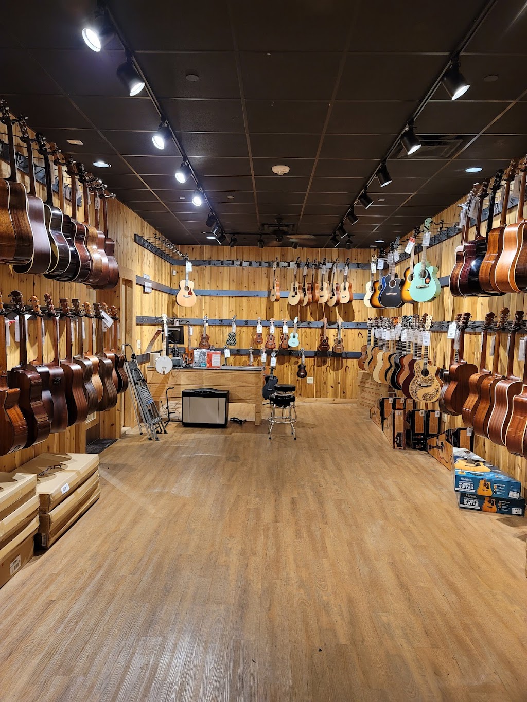 Guitar Center | 2525 W Anderson Ln. #200, Austin, TX 78757, USA | Phone: (512) 419-0310