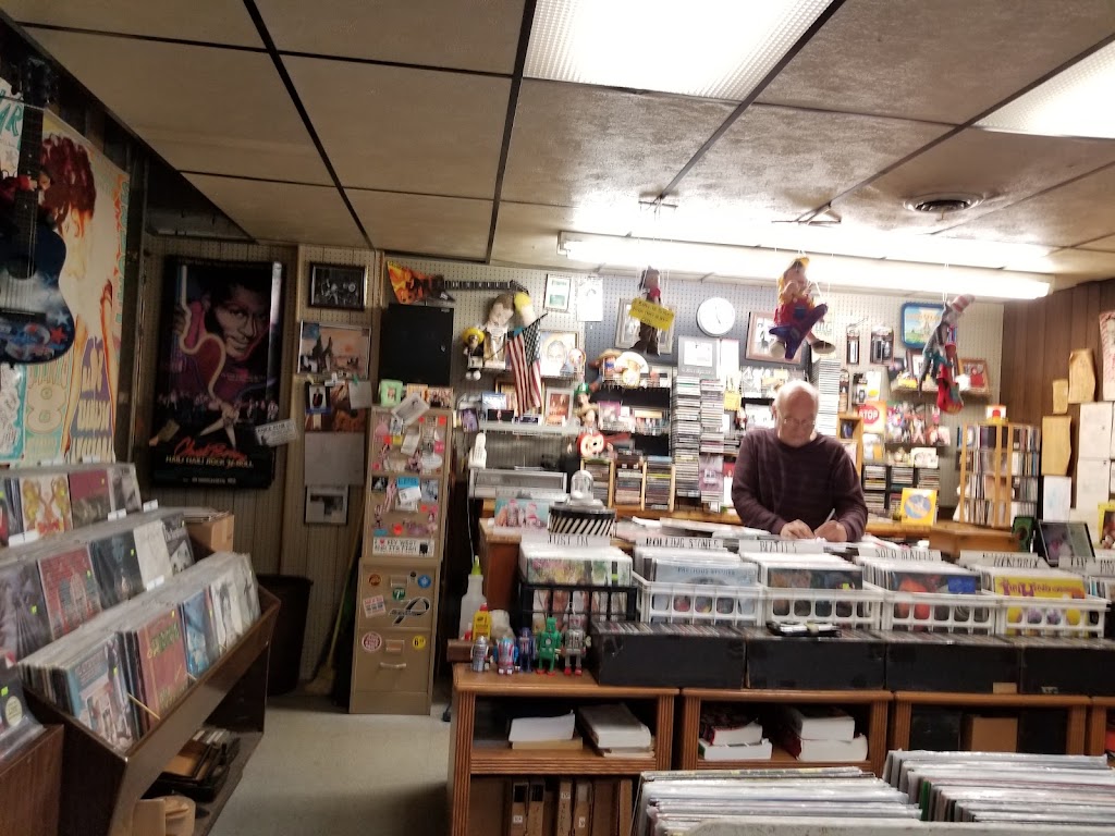 Underdog Records | 6181 Youngstown Hubbard Rd, Hubbard, OH 44425, USA | Phone: (330) 534-2241