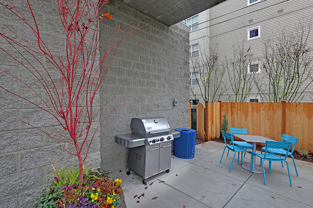 Westside Flats | 3233 SW Avalon Way, Seattle, WA 98126, USA | Phone: (206) 937-4666