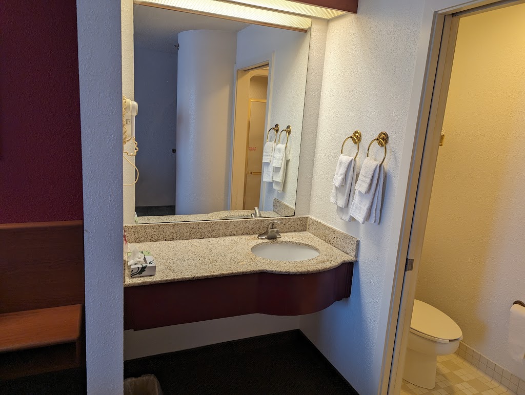 Syracuse Inn & Suites | 130 N 30th Rd, Syracuse, NE 68446, USA | Phone: (402) 269-2700