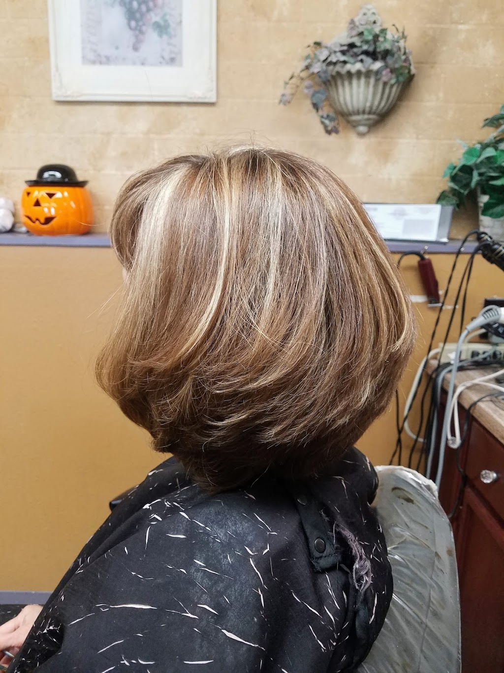 Cut-N-Dry Salon | 8063 Pearblossom Hwy, Littlerock, CA 93543, USA | Phone: (661) 944-3052