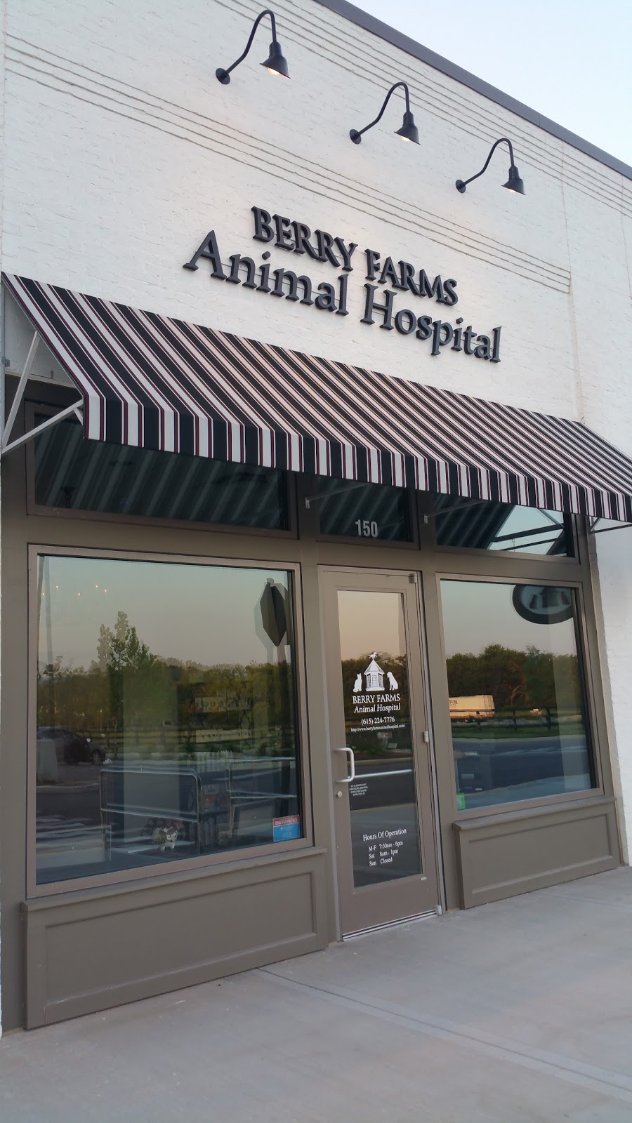 Berry Farms Animal Hospital & Pet Spa | 5021 Hughes Crossing #150, Franklin, TN 37064, USA | Phone: (615) 224-7776