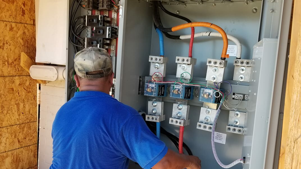 Electrical service | 717 Malibu Dr, Garland, TX 75043, USA | Phone: (972) 674-6151