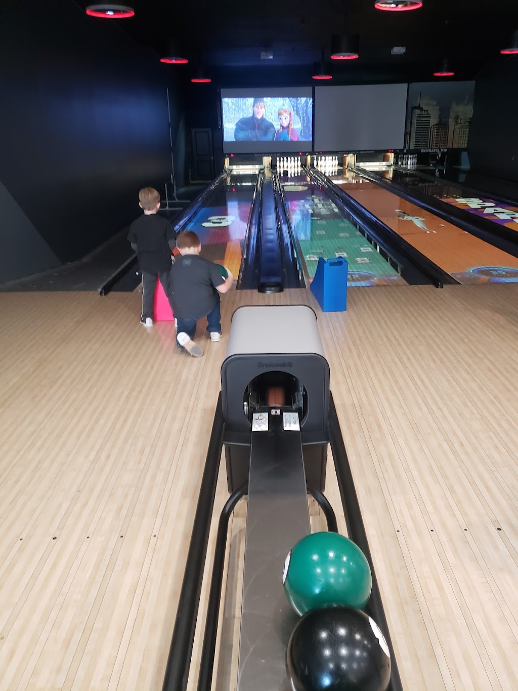 Howell Lanes | 1002 US-9, Howell Township, NJ 07731, USA | Phone: (732) 462-6767