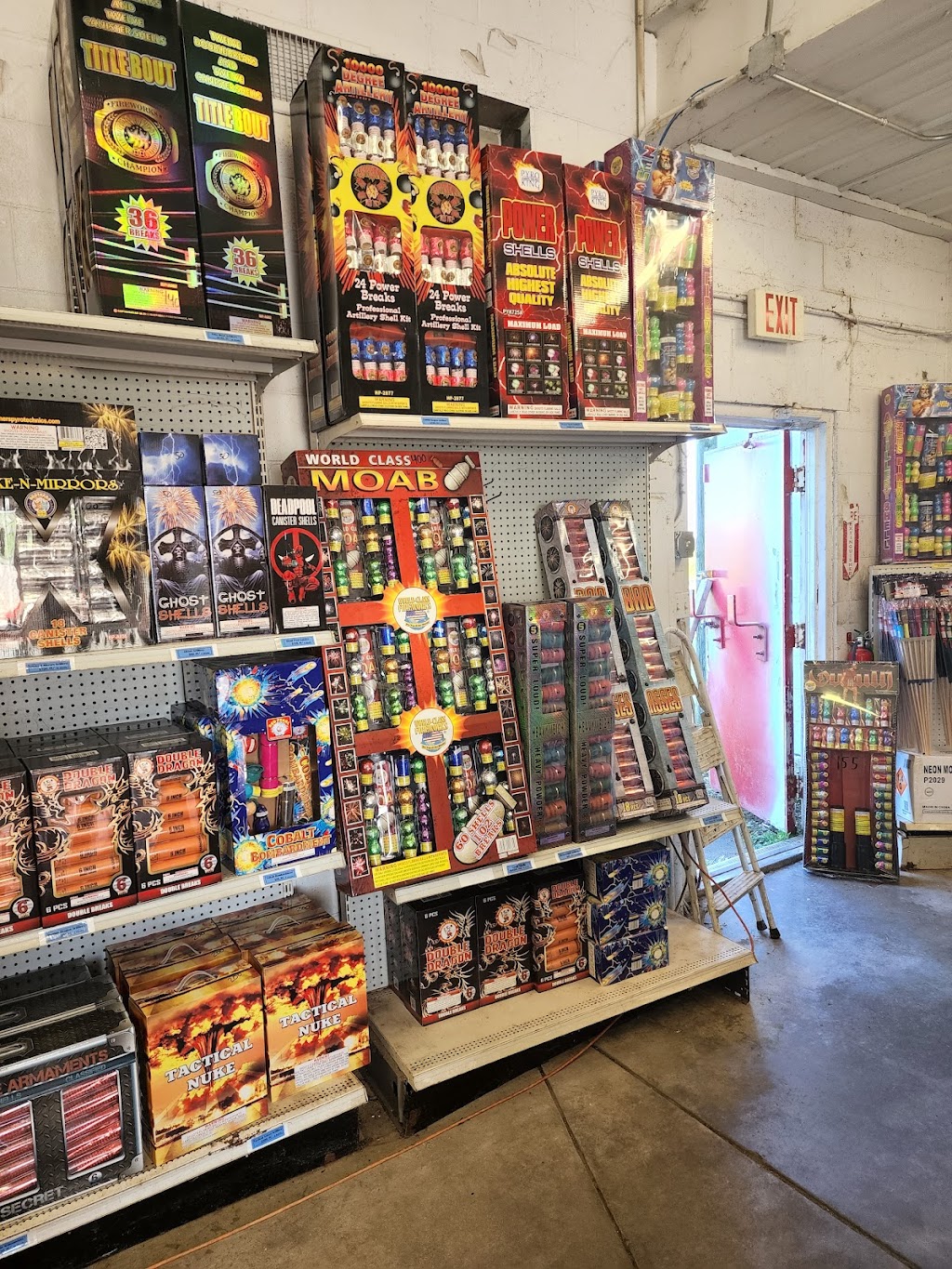 Albion Fireworks | 414 Albion Rd, Edgerton, WI 53534, USA | Phone: (608) 884-0091