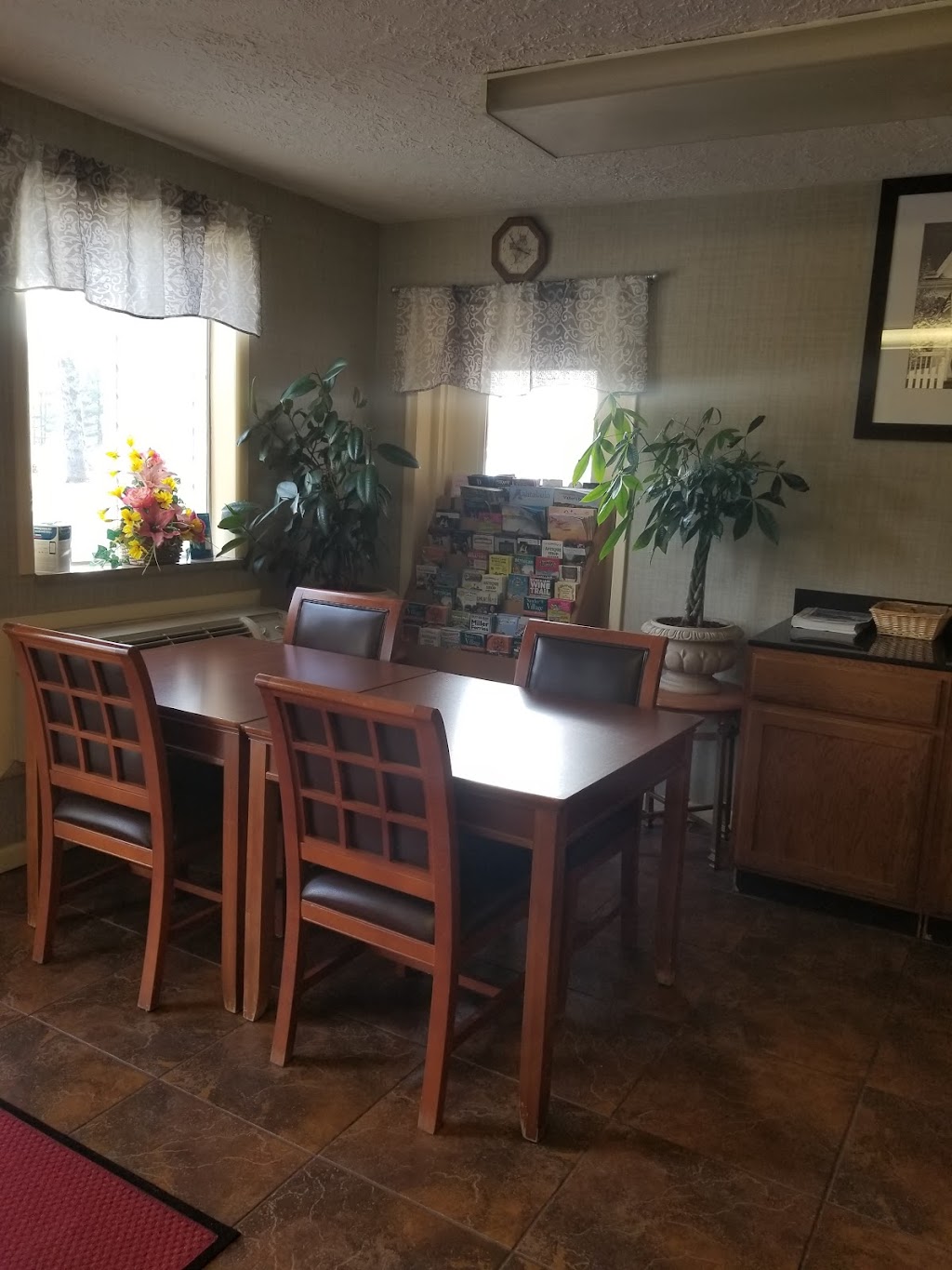 Falls Inn | 4248 State Rte 5, Newton Falls, OH 44444, USA | Phone: (330) 872-0988