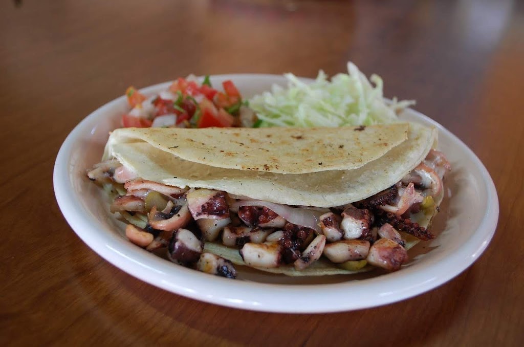 Mariscos La Pulmonia | Carr Libre a Tecate km 27, 22253 Tijuana, B.C., Mexico | Phone: 664 280 4807