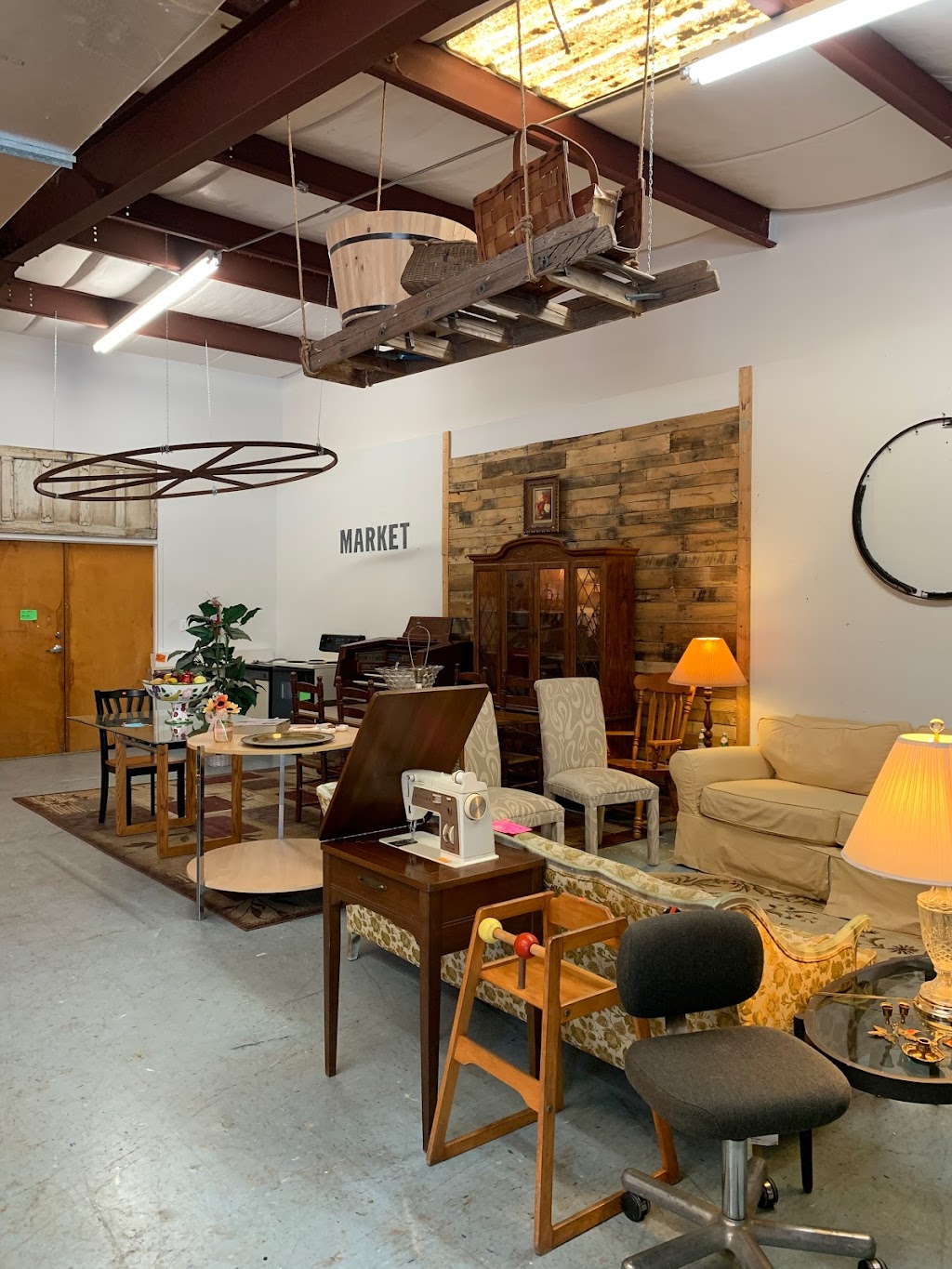 Animalade Incs Thrifty Dog Thrift Store | 9017 Commercial Way Unit C, Spring Hill, FL 34613, USA | Phone: (352) 701-1107