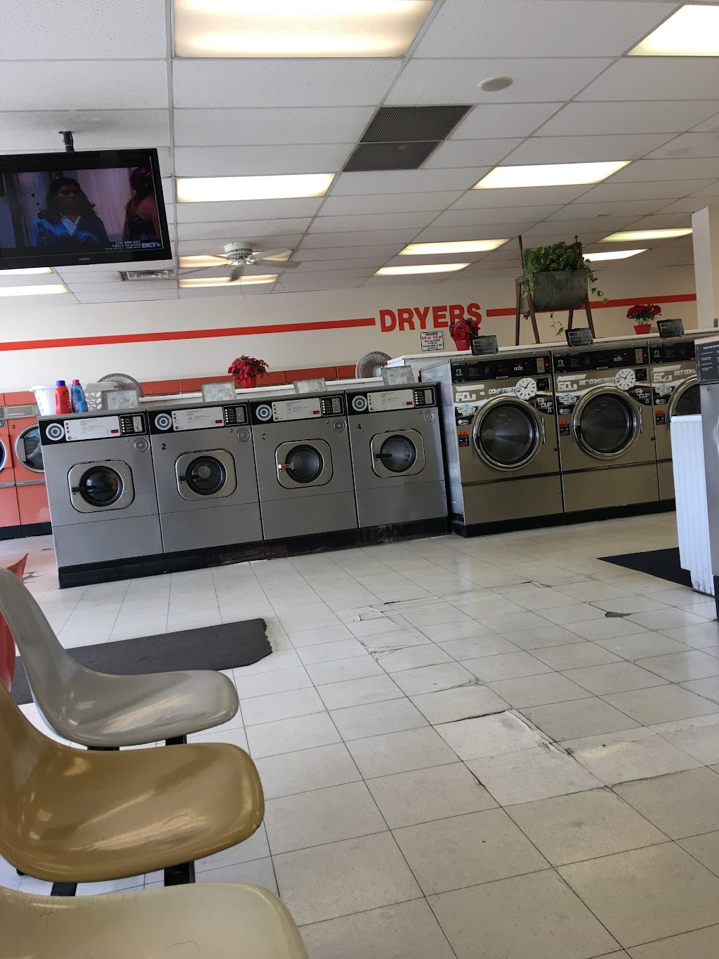 Tony Ray Laundromat | 5601 N Keystone Ave, Indianapolis, IN 46220, USA | Phone: (317) 255-2575