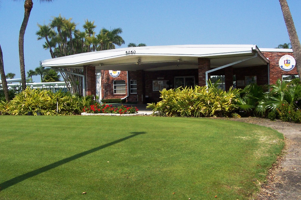 Golf Lakes Residents Association | 5050 5th St E, Bradenton, FL 34203, USA | Phone: (941) 755-3021