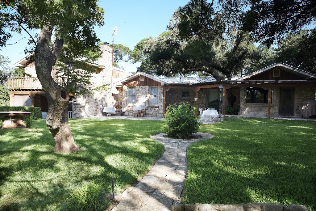 Acorn Bed and Breakfast | 107 TX-46, Boerne, TX 78006 | Phone: (830) 249-0470