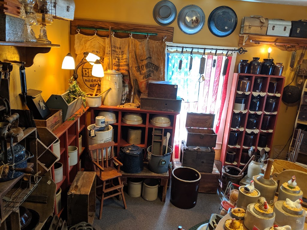 Just Enough Antiques | 134 W Main St, Smithville, OH 44677, USA | Phone: (330) 669-0016