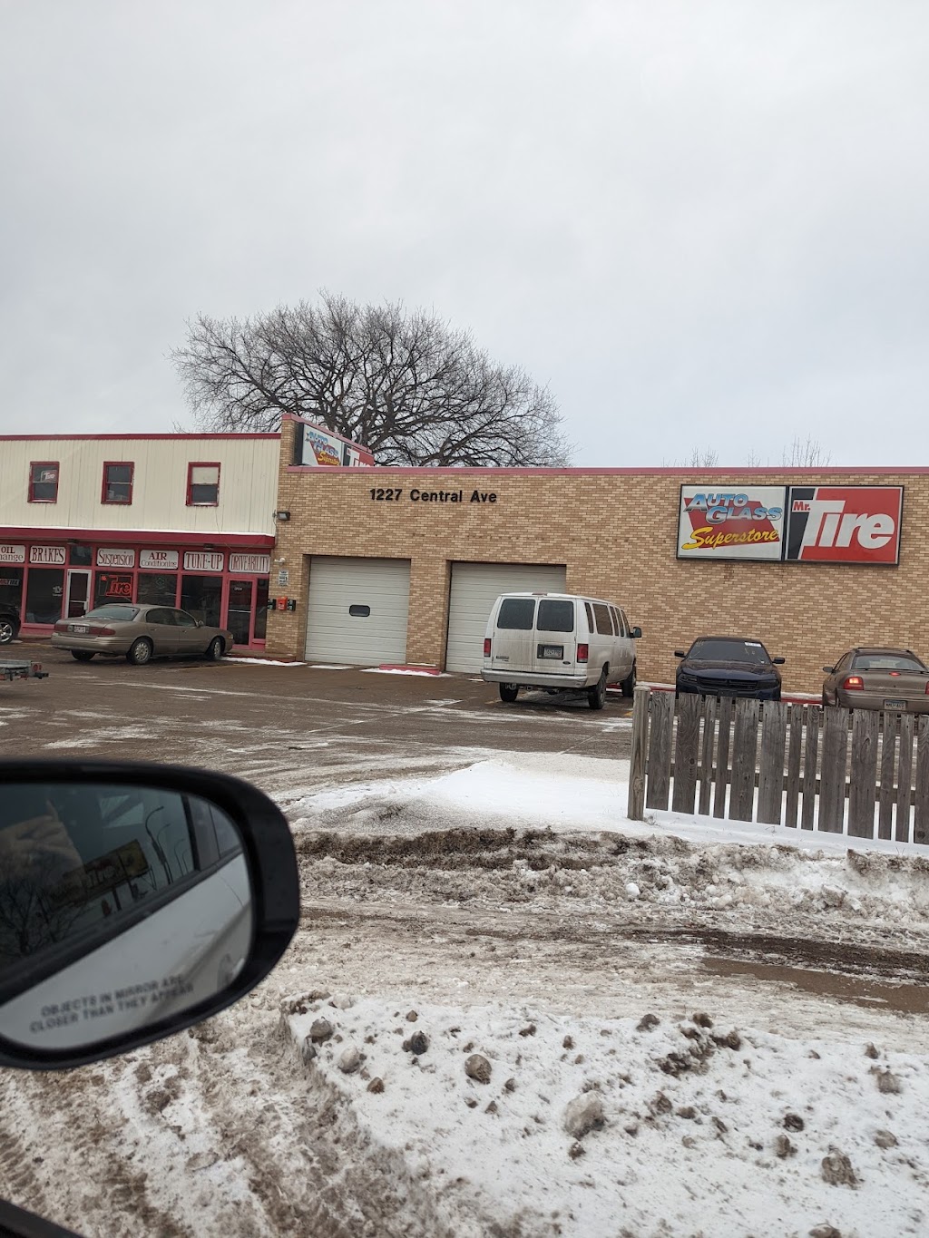 Mr. Tire | 1201 Rice St, St Paul, MN 55117 | Phone: (651) 487-2851