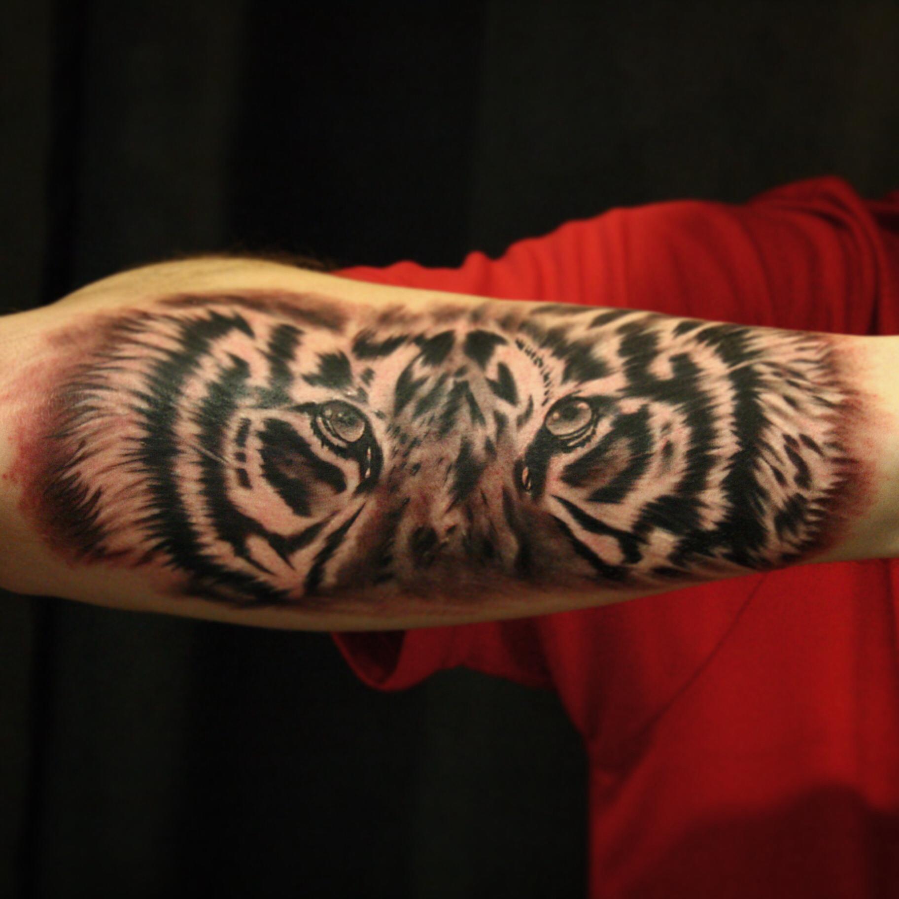 Hon Tattoo Studio Thornhill | 7027 Yonge St 2nd Floor, Thornhill, ON L3T 2A5, Canada | Phone: (416) 728-8922