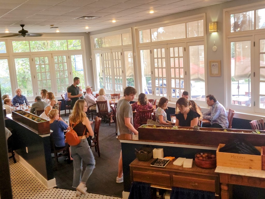 Pisces Rising | 239 W 4th Ave, Mt Dora, FL 32757, USA | Phone: (352) 385-2669