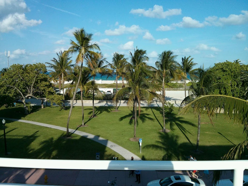 Deco Walk | 928 Ocean Dr, Miami Beach, FL 33139, USA | Phone: (305) 397-8423