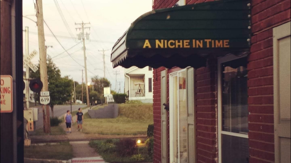 A Niche In Time | 114 E Maple St, Hartville, OH 44632, USA | Phone: (330) 877-2567