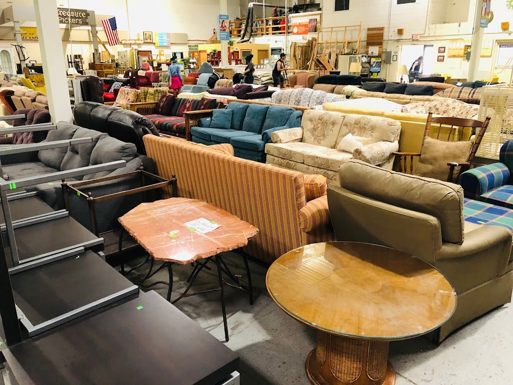 Milwaukee Habitat for Humanity ReStore | 3015 N 114th St, Wauwatosa, WI 53222 | Phone: (414) 257-9078